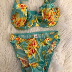 NWOT VICTORIAS SECRET SECOND SKIN SATIN BRA/PANTY SET